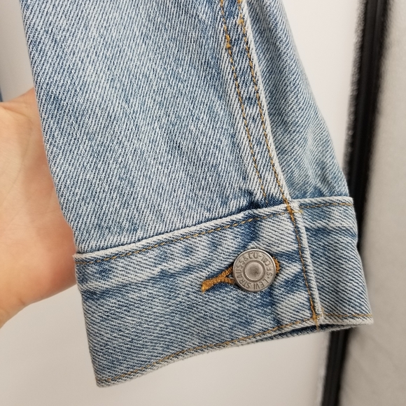 Levi's | NWT Ex-Boyfriend Trucker Denim Jacket - Picture 7 of 9